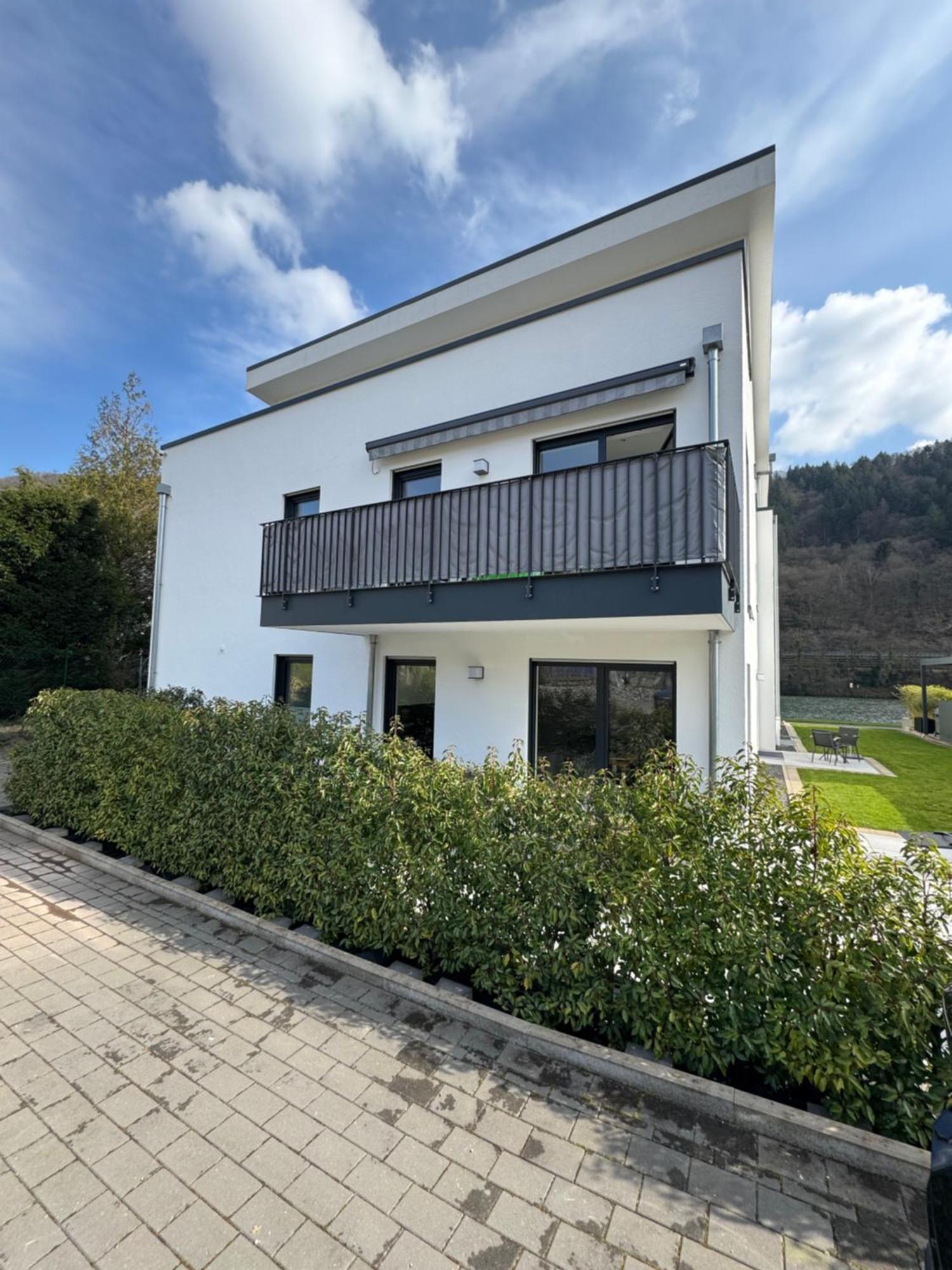 "Auslese 54" -Direkt Am Moselufer- Gaestezimmer & Ferienwohnung ทราเบิน-ทราร์บาค ภายนอก รูปภาพ